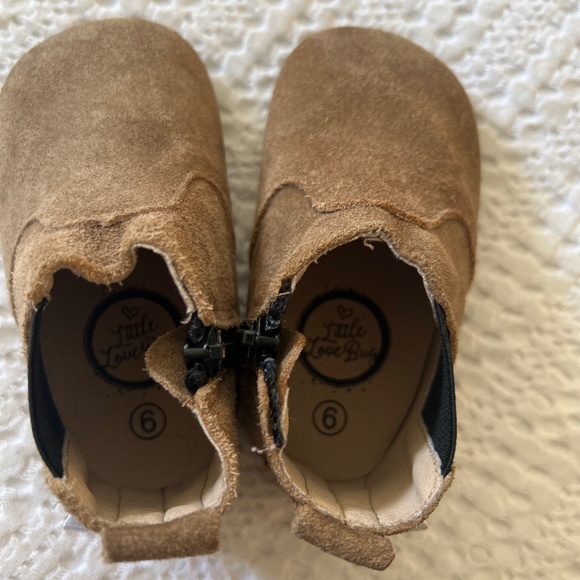 Little Love Bug booties - Picture 1 of 2